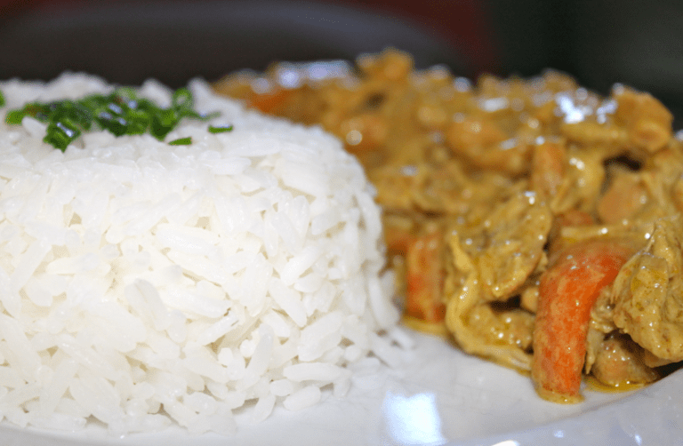 Poulet au curry, lait de coco & noix de cajou – So Cook'In